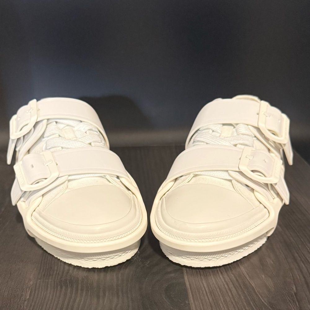 BURBERRY
White Canvas Sneakers
NWT | EU 35 - Picture 6 of 16